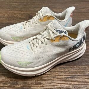 HOKA NWT men’s Clifton 9 vanilla/Astral